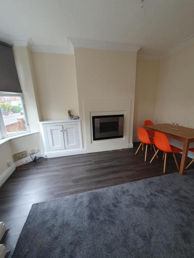 2 Bedroom House - Hopefield Road Лестър Екстериор снимка