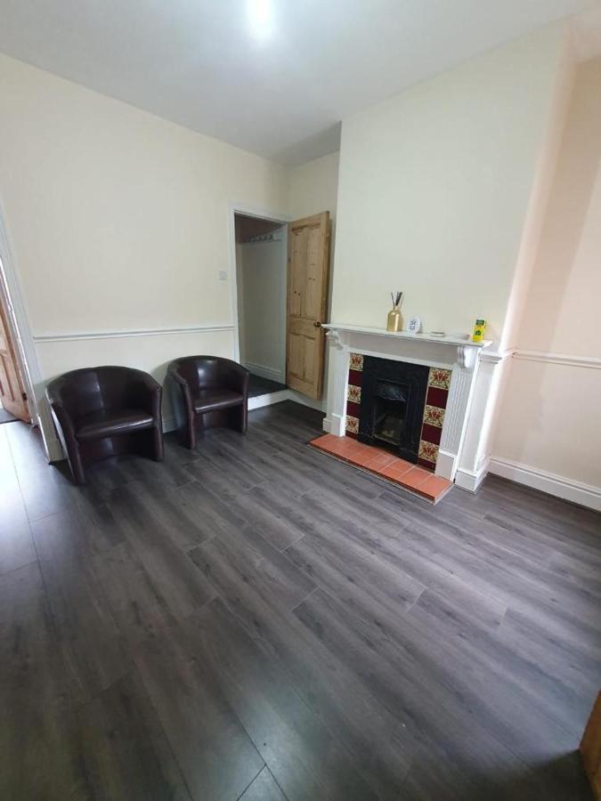 2 Bedroom House - Hopefield Road Лестър Екстериор снимка