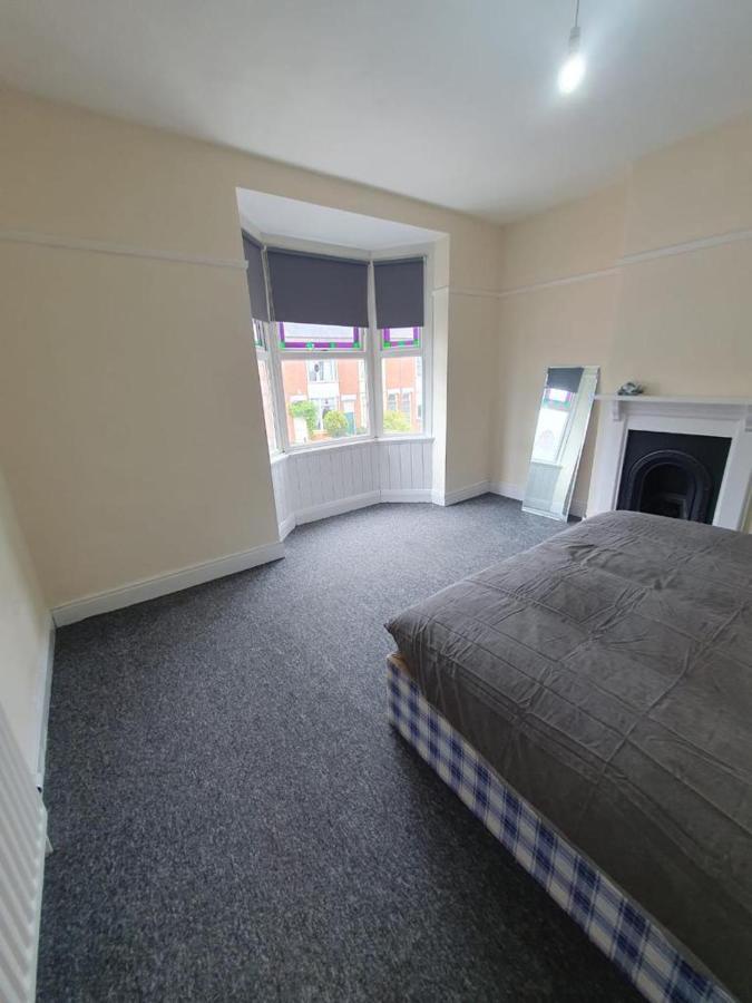 2 Bedroom House - Hopefield Road Лестър Екстериор снимка