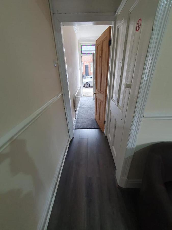 2 Bedroom House - Hopefield Road Лестър Екстериор снимка