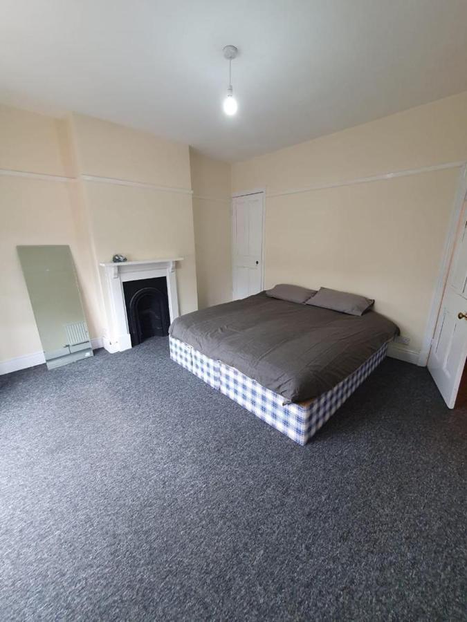 2 Bedroom House - Hopefield Road Лестър Екстериор снимка
