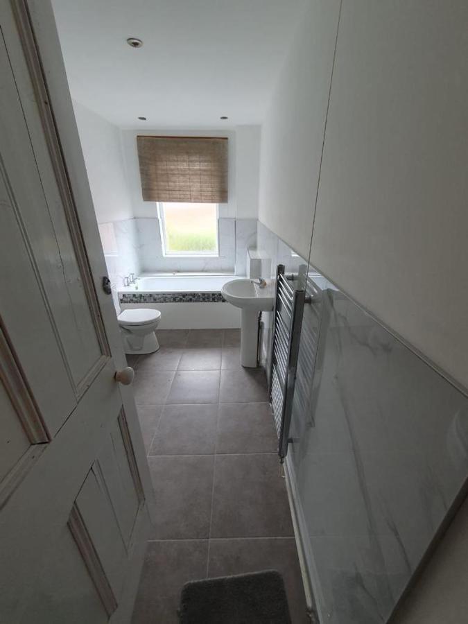2 Bedroom House - Hopefield Road Лестър Екстериор снимка