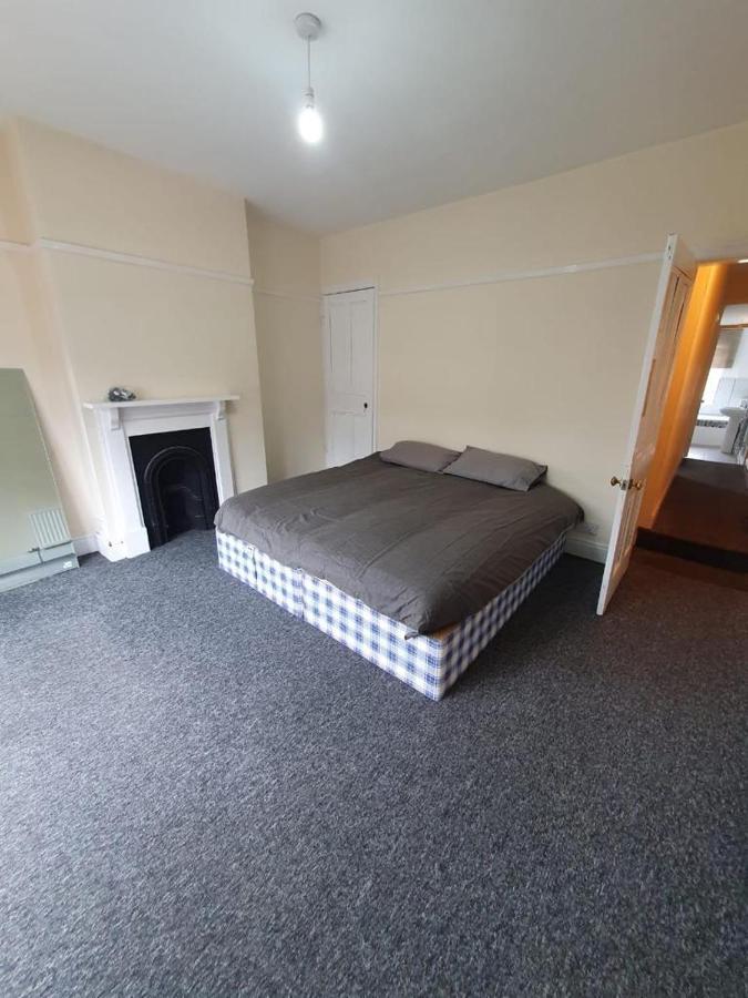 2 Bedroom House - Hopefield Road Лестър Екстериор снимка